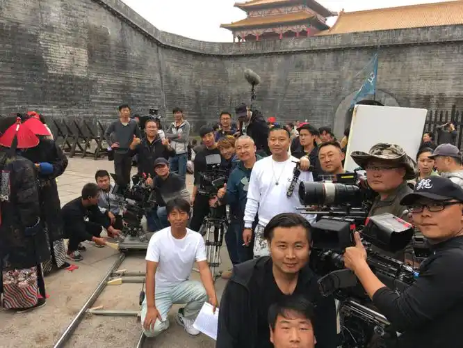 data-id="gnzd9fnzcf">殷飞,男,毕业于中央戏剧学院,中国内地男导演