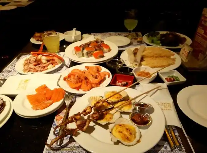 金马门国际美食百汇(珞喻路店)