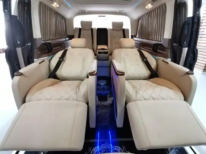 奔驰v260改装商务车七座秋水共长天一色