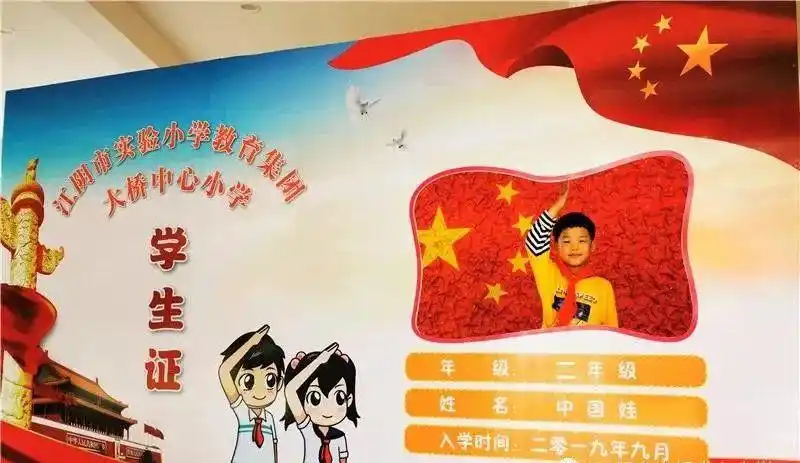 少先队风采太有创意了江阴少先队员种下了一面特别的国旗