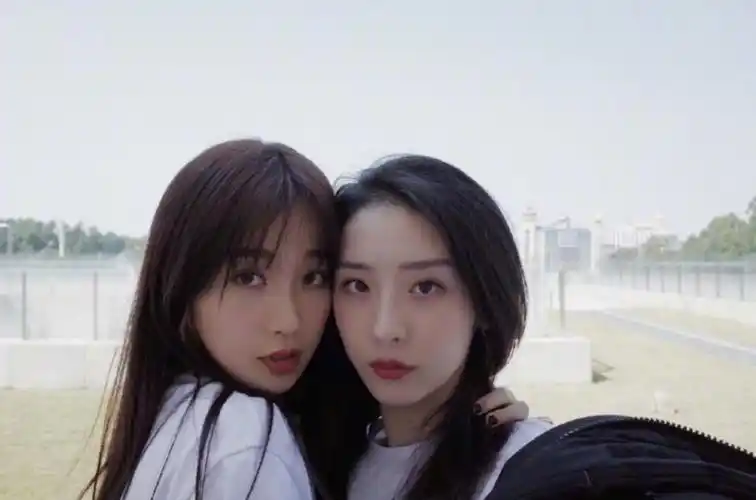 虞书欣和赵小棠,为何管不住自己的嘴