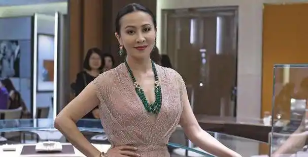 原创angelababy被刘嘉玲删除好友,刘嘉玲回应后,暴露出更尴尬的问题