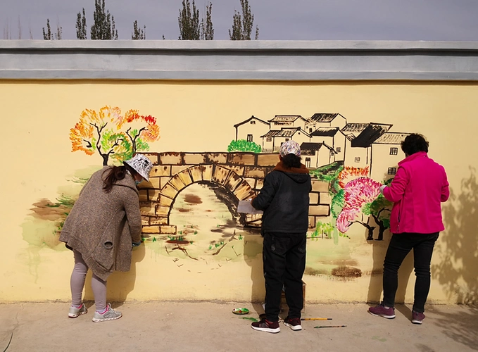 手绘文化墙 添彩新农村——嘉峪关市文化馆"我为群众办实事"走进中沟