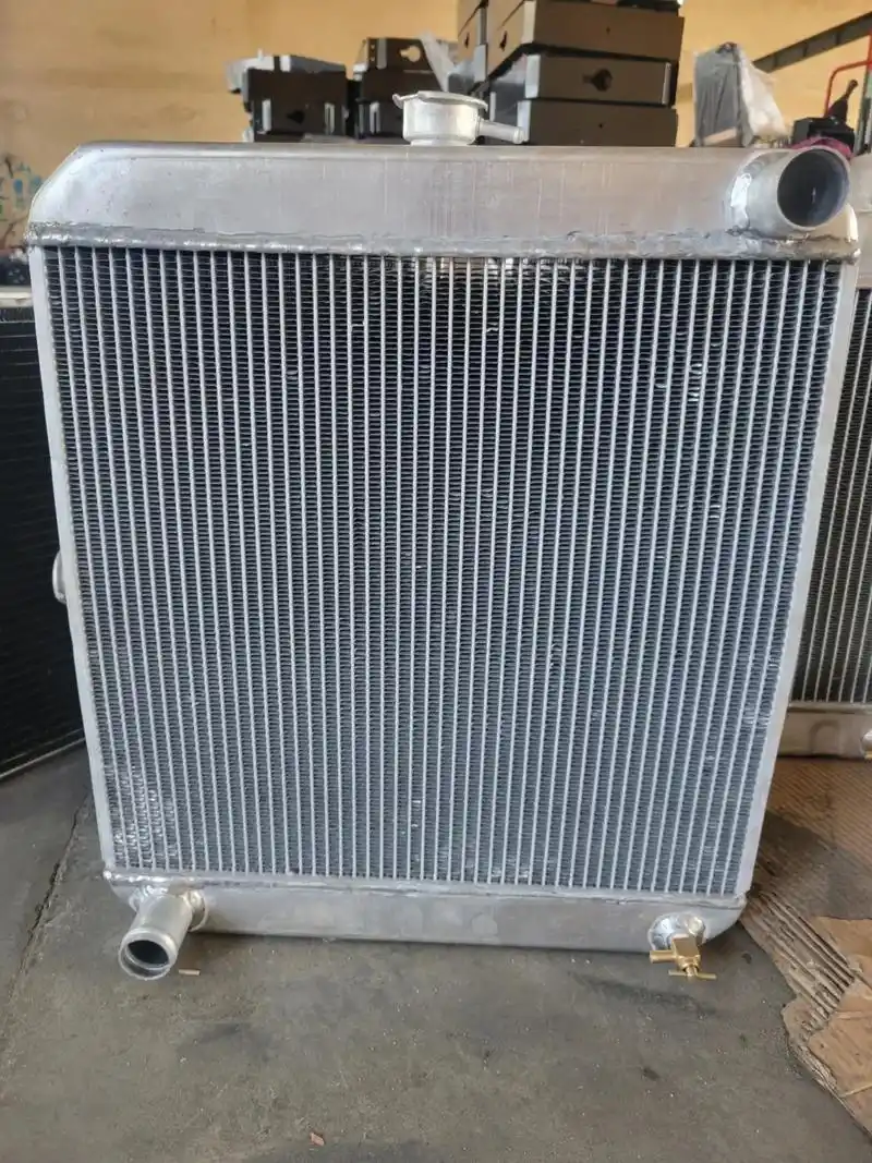 定做各型号的拖拉机水箱,散热器,保证质量很好,决没有高温,放