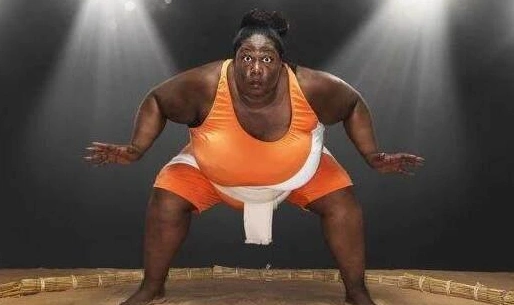 女子相扑选手号称"巨无霸" 900万嫁妆却没人敢娶