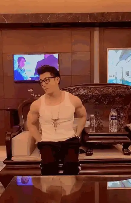 昔日《薰衣草》男主角成"金刚芭比",比起苏有朋,真是差远了_网易订阅