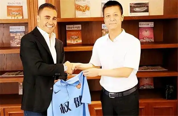 还有一款同样价格的所谓"矫正鞋"