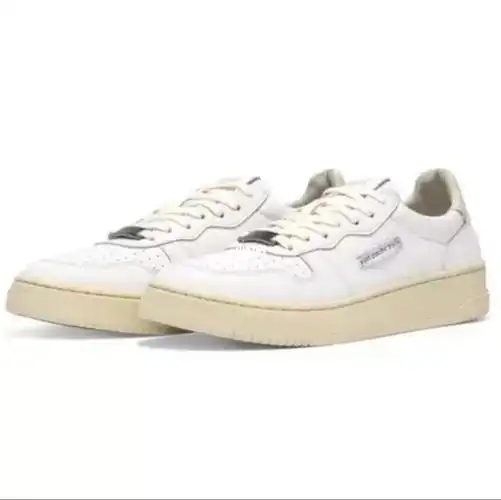 1各个角度都很喜欢,但是不知道脚感如何,没有官网淘宝代购不确定真假2