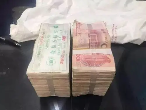 阜阳女子捡到一个白布袋,里面竟有20万现金!她和老公