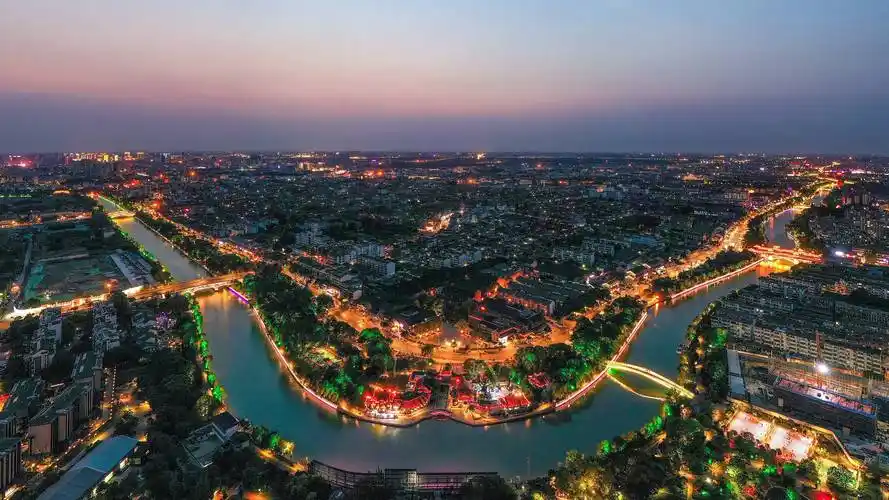 夜幕降临,华灯初上,古城扬州流光溢彩,灯光照亮诗和远方_运河_齐立广