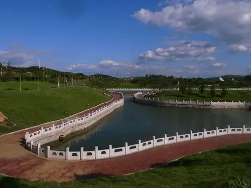 辽阳县首山公园槐花节