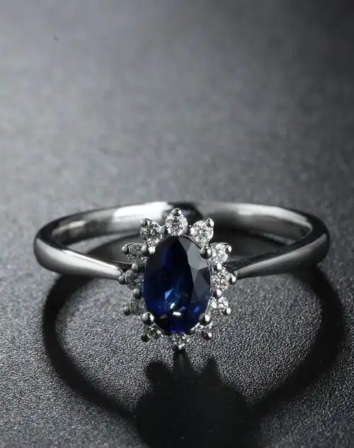 18k白金蓝宝石戒指