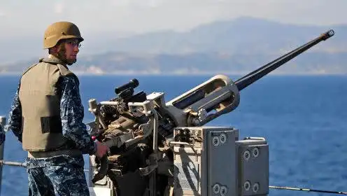 美帝m242型大毒蛇链式机关炮,最大射程达4000米