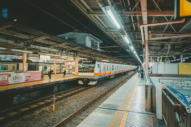 jr东日本新宿站jc中央线电车