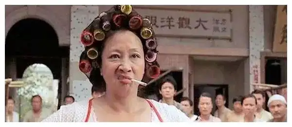 她是最老星女郎也是最彪悍的小龙女狮吼下却有一颗温柔心