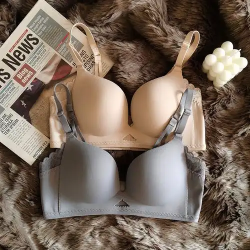 日本纯色女无内衣小胸上托聚拢薄款文胸光面文胸