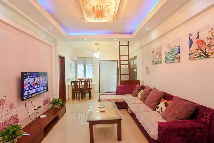 市中心五一广场地铁口 江景温馨套房三室一厅