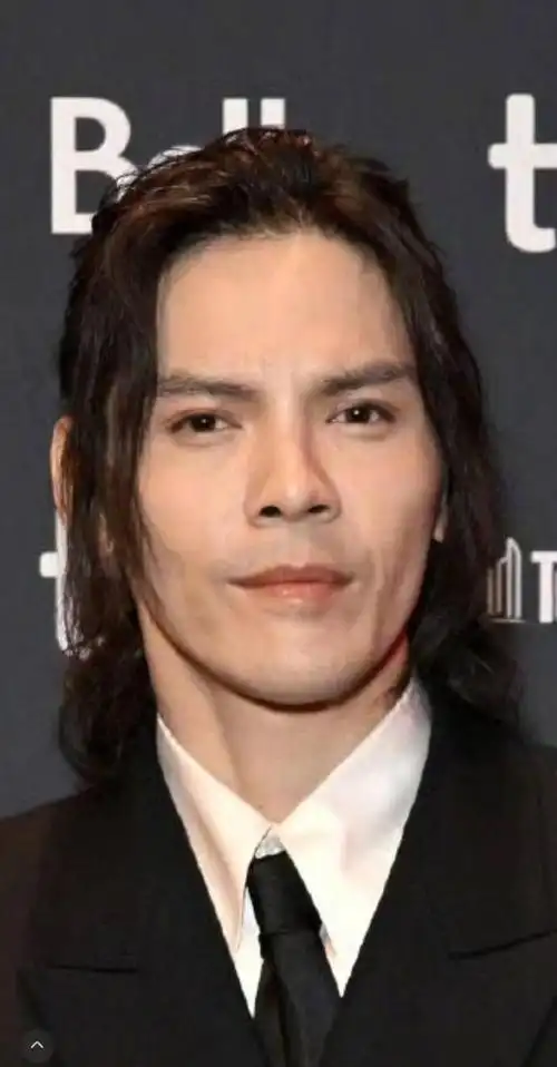 郭碧婷夫妇高调走红毯她胖出双下巴颜值暴跌向佐穿裙子好时髦