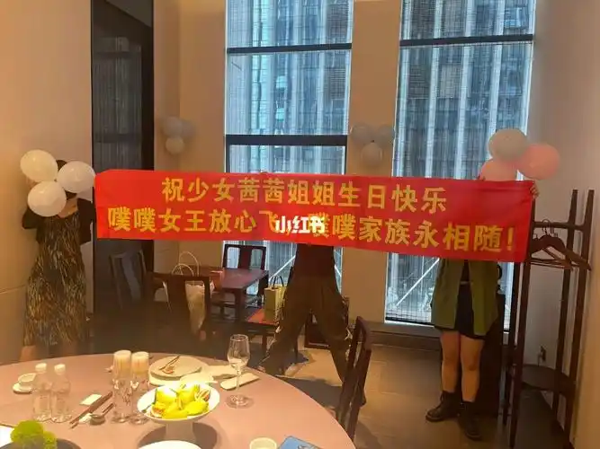 花语膳坊的服务员看到我的老姐妹后什么心情