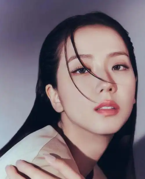 kimjisoo超话#金智秀新封面#  【图片】240815 智秀marie claire