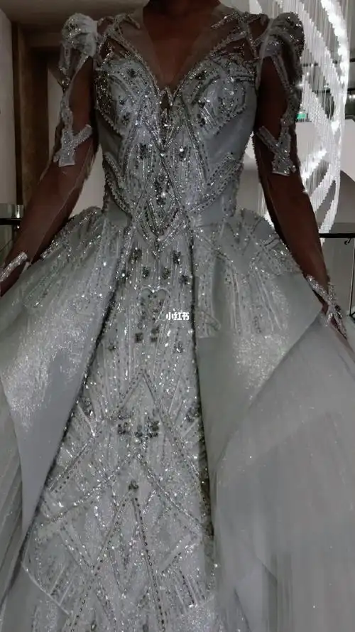 瞬间沦陷72克莱因银色的婚纱也太好看