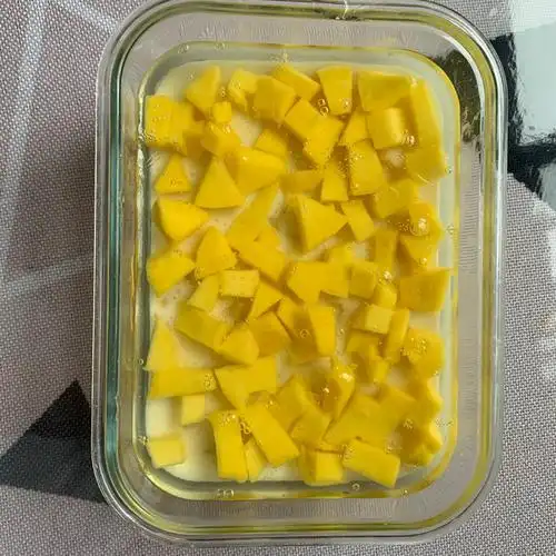 晓蕊cx做的牛奶芒果布丁白凉粉简易版