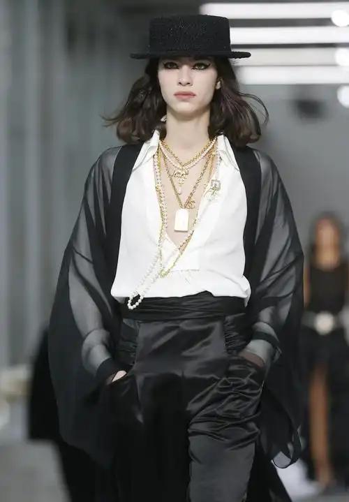 香奈儿2021/22高级手工坊系列时装秀|香奈儿_新浪新闻