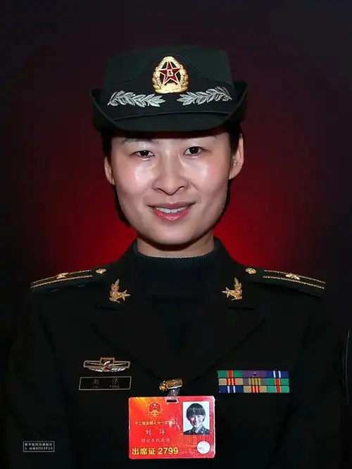 中国首位女航天员刘洋图