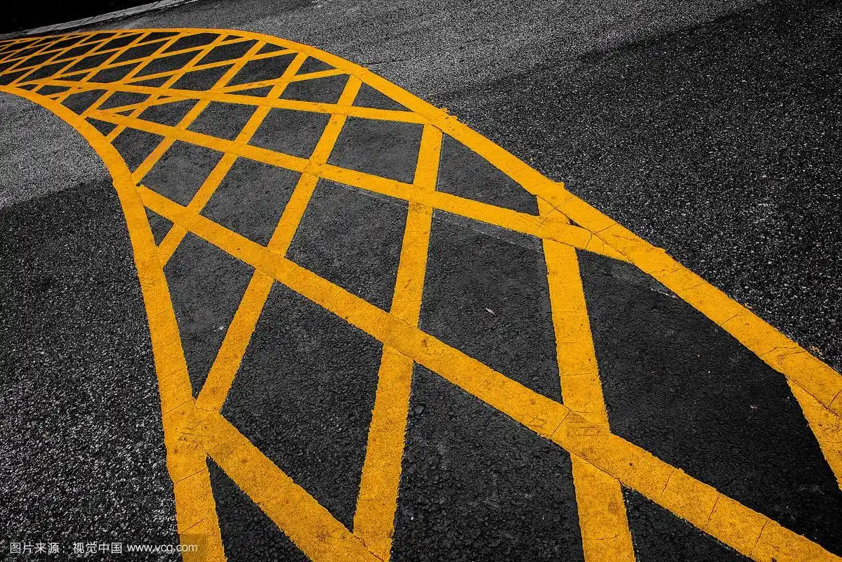 地面的黄色网状线