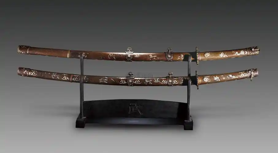 0392 十九世纪 日本家族武士刀 (一对)