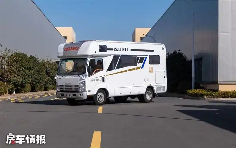 新款五十铃中卡房车52t自动挡出厂10度电能住8人67