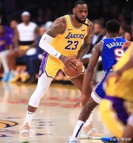 詹姆斯确实抱大腿了!一个比一个硬气啊!