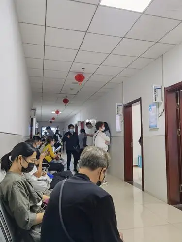 让男朋友来医院看脚气了,他说我小题大做_脚气_男朋友_夏天去哪玩