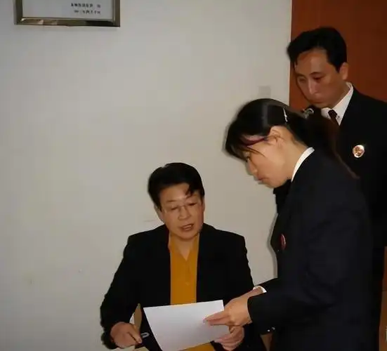 回顾:宝马女撞死卖葱农妇,引出巨贪"婆婆",现多年前杀人案