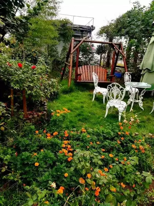 08月31日18:04农村越来越城市化,各种高楼林立,水泥路贯穿整个村子,再