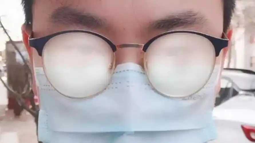 戴眼镜总是起雾气这2个窍门百分之八十的人不知道赶紧学学