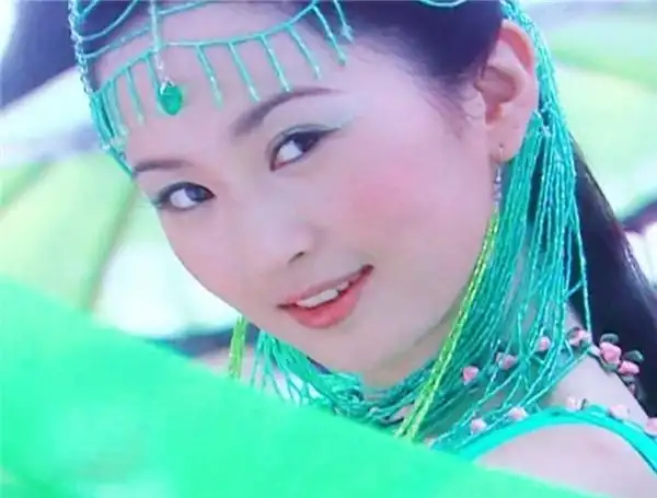 剧中饰演五公主青儿的演员杨蕊发文,晒出女儿的照片以及坐飞机的