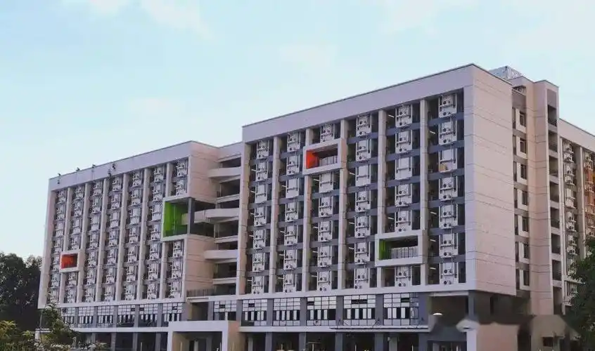 韩山师范学院韩师新宿舍楼共12层,总建筑面积约15904平方米,共有412间