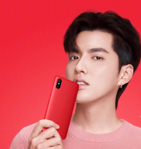 吴亦凡新广告代言宣传片曝光,网友却被写字手上的这个姿势吸引!