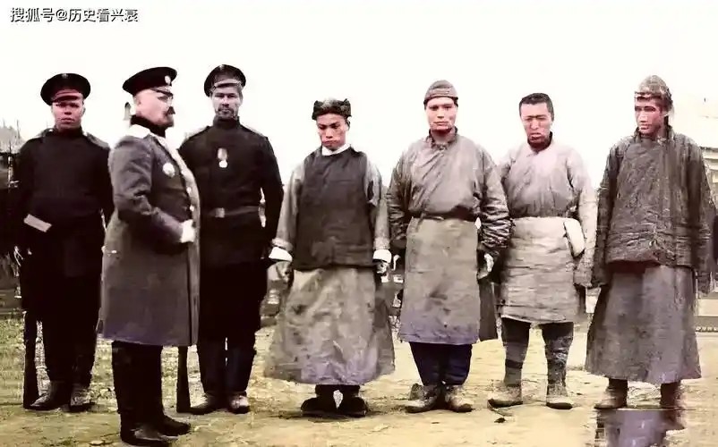 老照片:爱国的五世嘉木样活佛,让人看了就想揍他的大汉奸张本政