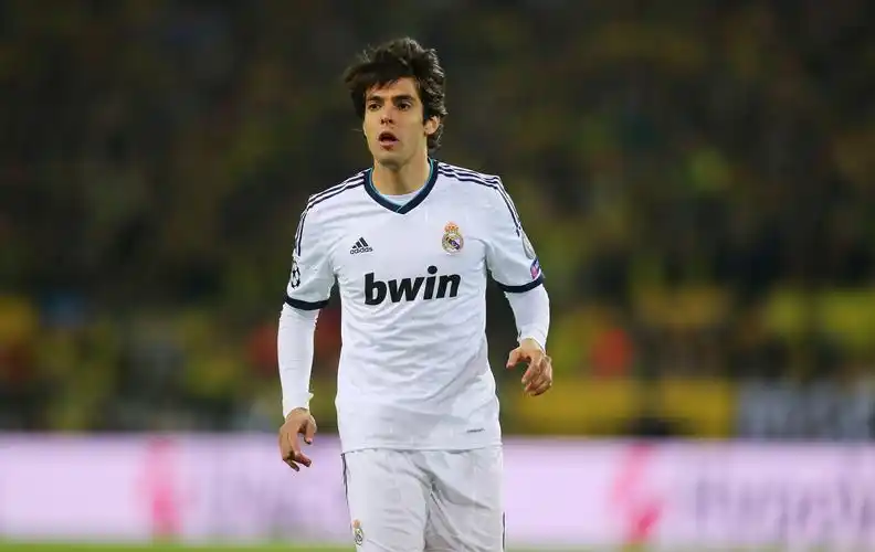 为什么世界杯上卡卡会被罚(16年生涯只获一座金球 性格和伤病决定卡卡