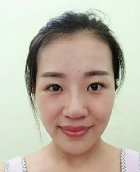 看相分析:大蒜头鼻中年大旺财运,印堂过宽被人欺骗感情