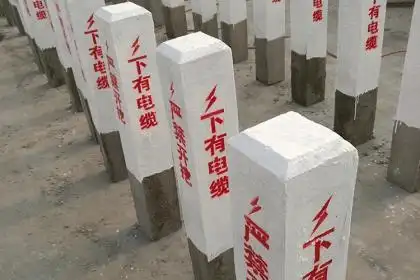 4,厂家直销水泥警示桩混凝土标志桩隔离墩公路界