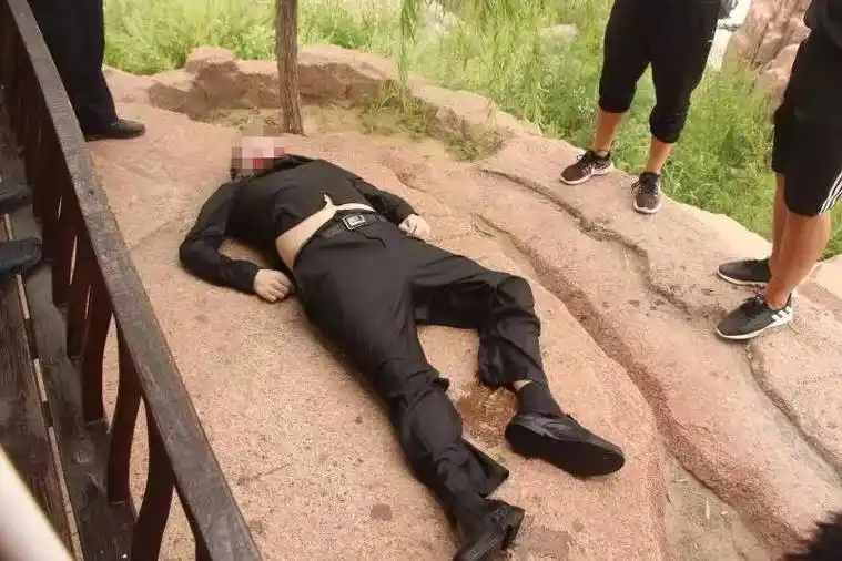 08分,奈曼旗消防大队接到报警称:位于大沁他拉镇生态公园内有人员溺水