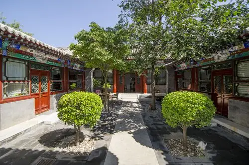 东四十条 美术馆稀缺正座二进院 可停4-5辆车【出售】