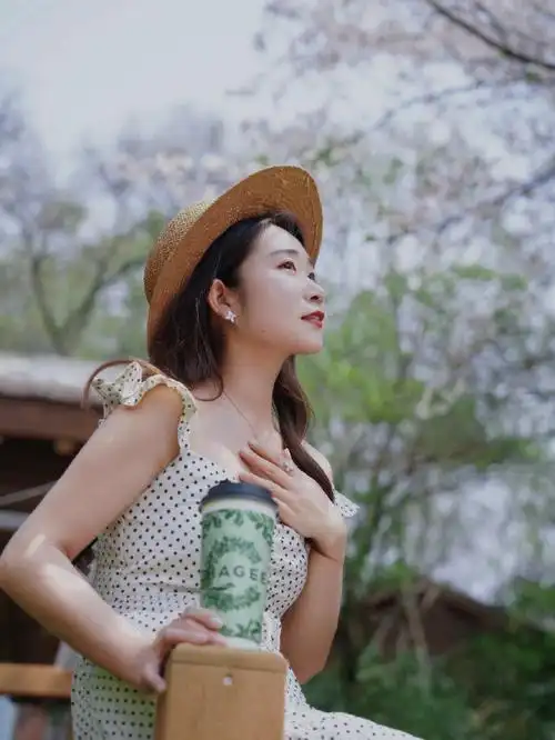 一叶龙井万山春醒##霸王茶姬科学控糖低gi