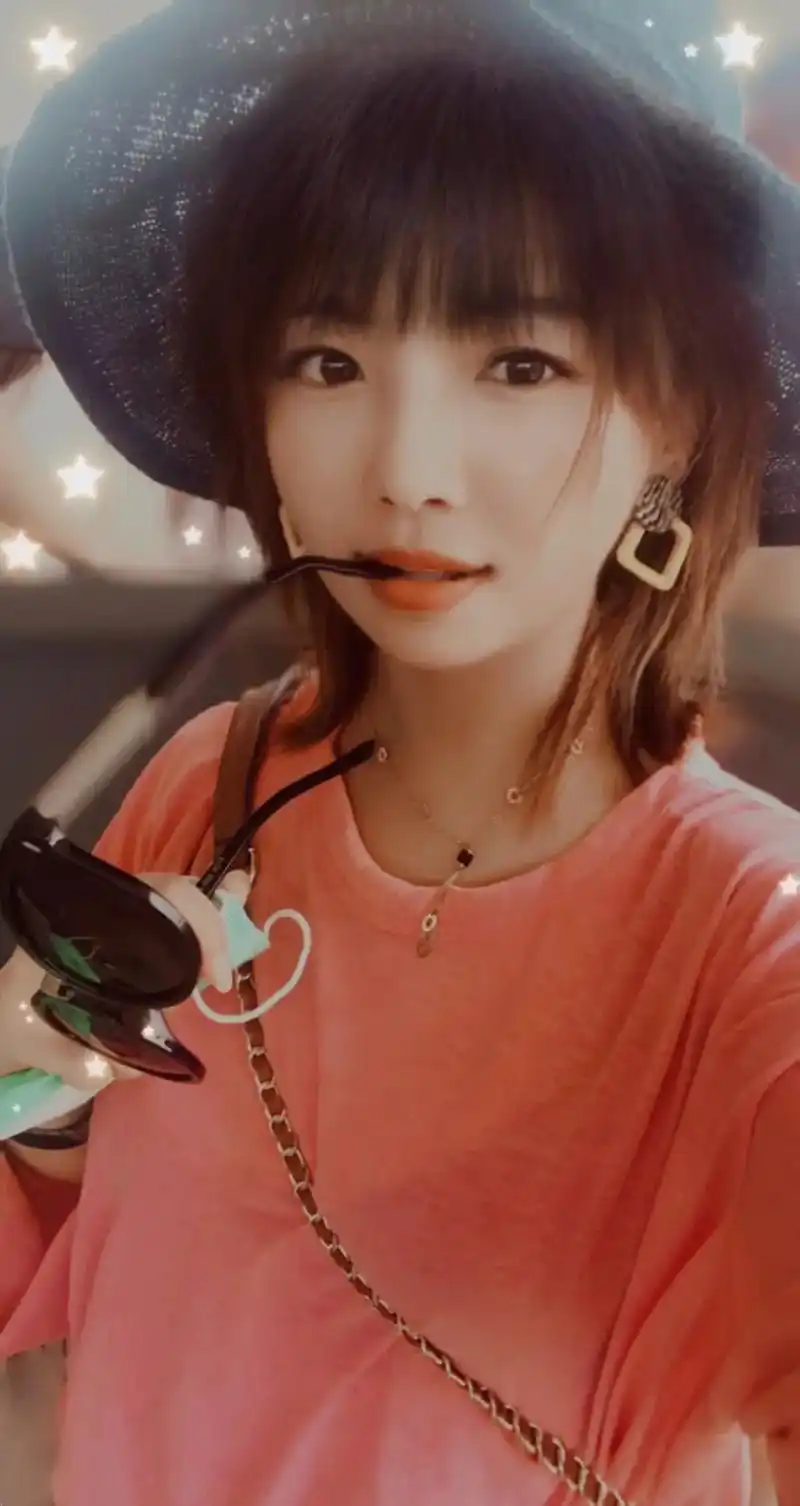 创作灵感 最近想换发型,又想换原来的短发了,97……都说聪 - 抖音