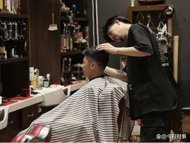 电商冲击不到的理发店,为何现在也叫苦连天?网友:里面老师太多
