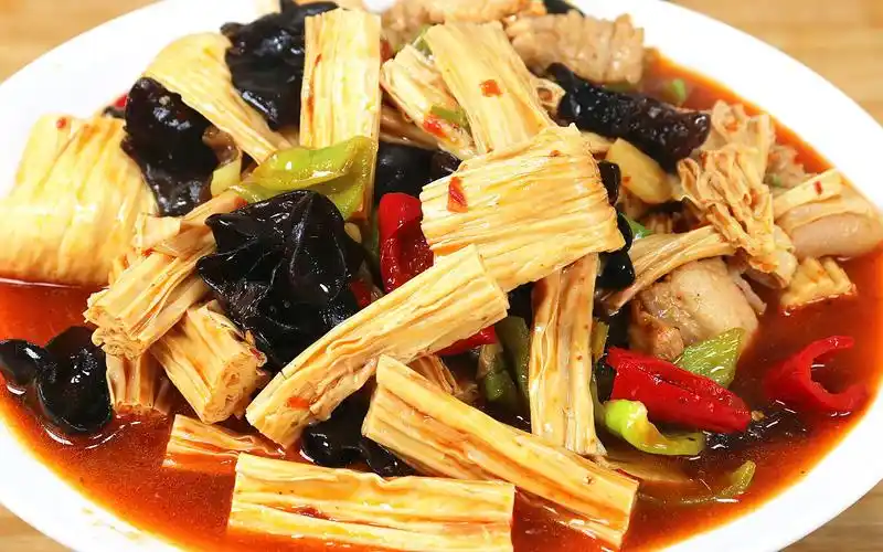 好吃接地气的一道"腐竹烧肉",我家一周吃6次,汤汁都不剩!