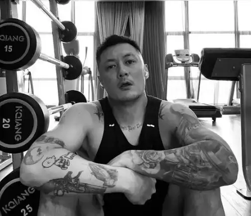 瘦回来了!余文乐21天减5公斤 穿背心秀健壮肌肉